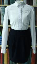 Блузка для девочки с кружевом вдоль пуговиц и на плечах 19244